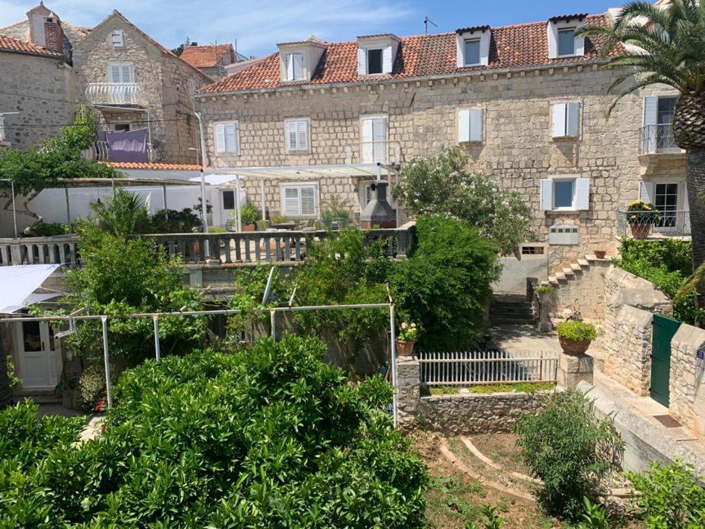 Apartmani Stones Sutivan I Buitenkant foto